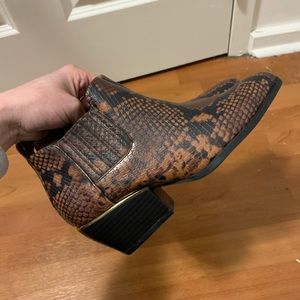 NWOT 6.5 ankle booties